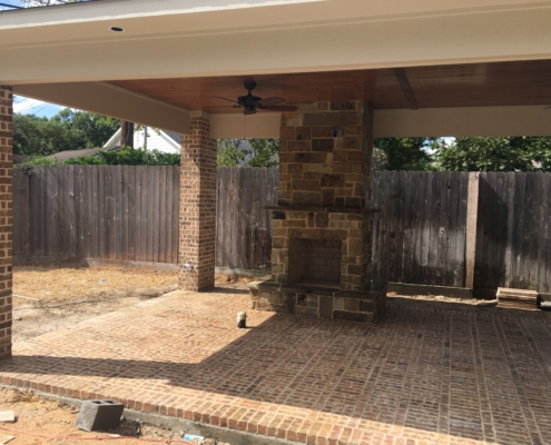 brick outdoor kitchen patio