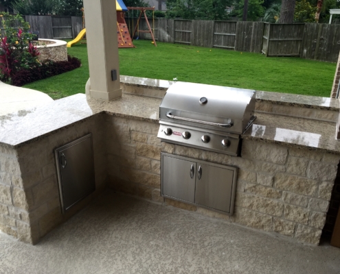 brick outdoor kitchen